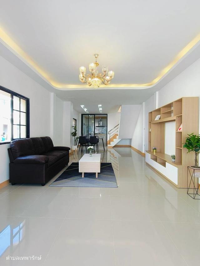 ทาวน์เฮาส์รีโนเวทใหม่ ทำเลเทพารักษ์ ใกล้ถนนใหญ่