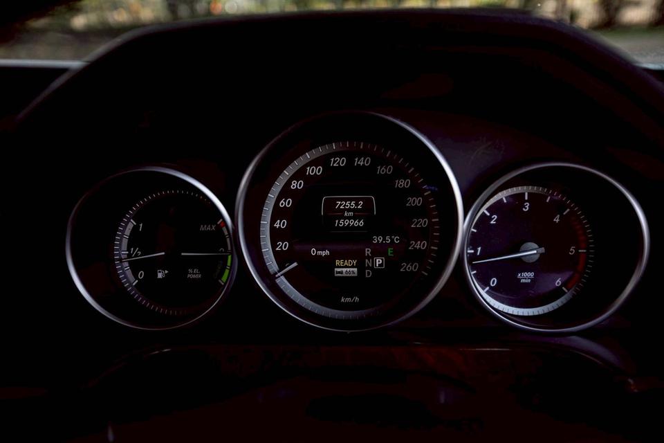 คุ้มๆ Benz E300 AMG  Bluetec ปี 2013 รถสวยมือเดียว ใช้น้อยมาก ประวัติศูนย์ครบ 12