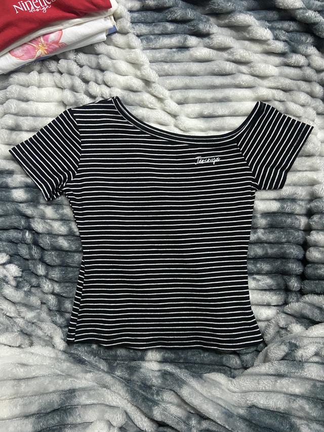 Jarinya เสื้อปาดไหล่เฉียง