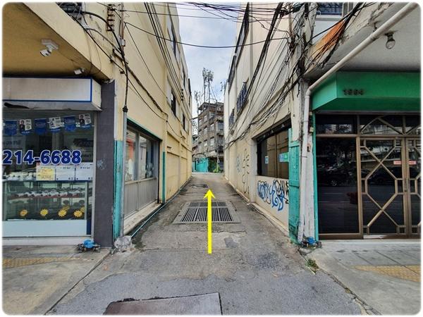 ขายที่ดิน 209 ตร.ว. พร้อมตึก 3 ชั้น มีลิฟท์ แถมอาคาร จอดรถได้ 10 คัน บรรทัดทอง 3