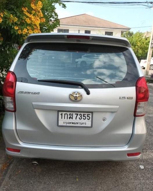 Toyota Avanza สีเทา 2