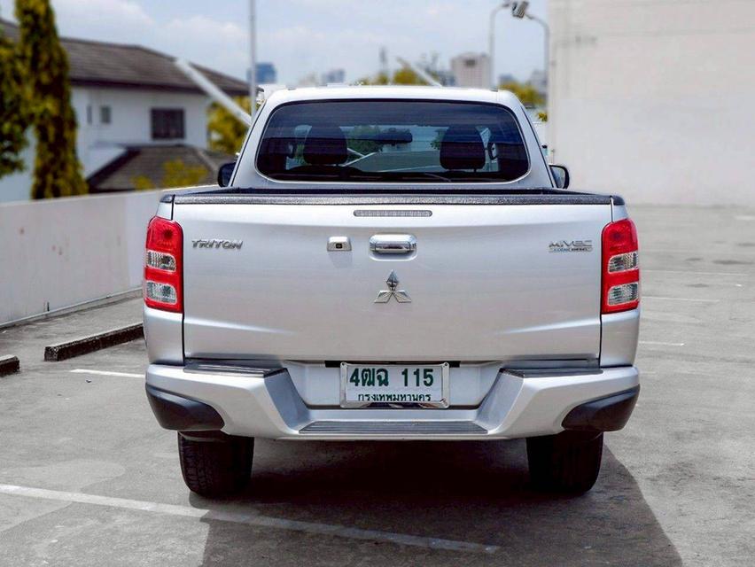Mitsubishi Triton Megacab 2.4 GLS Limited Plus เกียร์ M/T สีบรอนซ์เทา ปี 2015
