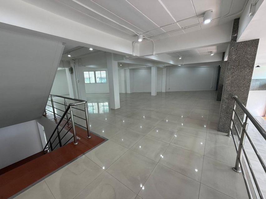 ขายอาคารพาณิชย์ สำนักงาน 5 ชั้น พื้นที่กว่า 849 ตารางเมตร ติดถนนลาดพร้าว ติดรถไฟฟ้าสีเหลือง บางกะปิ 7