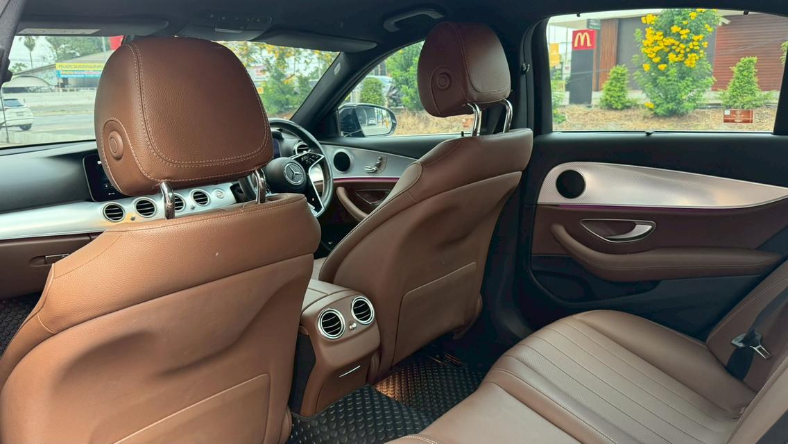 Mercedes-Benz E300e Avantgarde Facelift 2024 สีดำ มีไฟแนนซ์เหลือเปลี่ยนสัญญาผ่อนต่อได้ไม่ต้องใช้เงินออกรถ รูปที่ 14