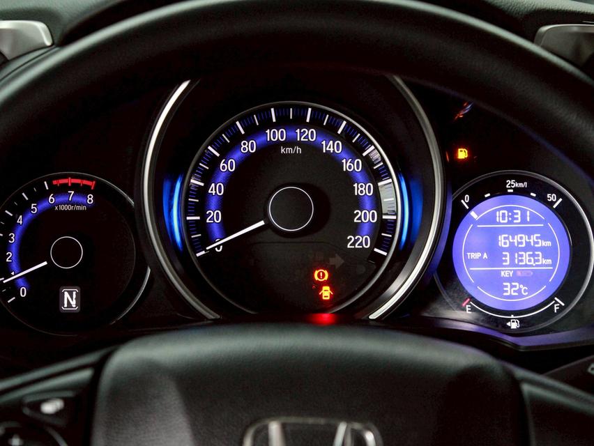 Honda Jazz 1.5 i-VTEC V+ ปี2015 โฉม ปี14-ปัจจุบัน เกียร์ออโต้ 17