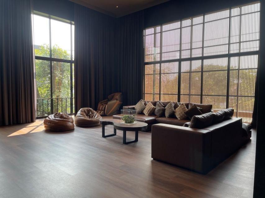 ขายบ้านเดี่ยว 3 ชั้น ลาดพร้าว 71 นาคนิวาส 48 พื้นที่ 1,300 ตร.ม. ที่จอดรถ 11 คัน มีสระว่ายน้ำ 2