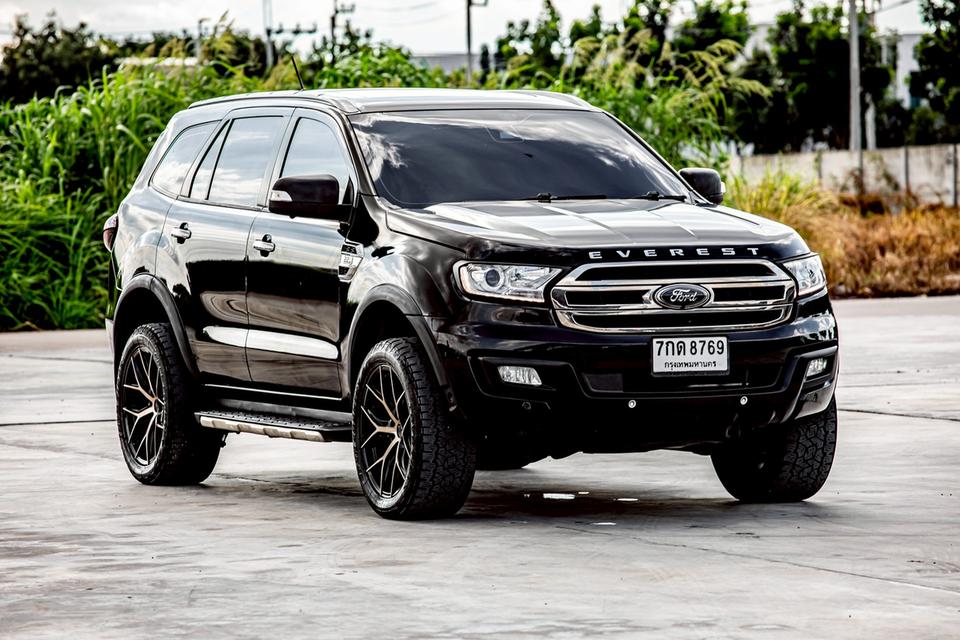 Ford Everest 2.2 Titanium Sunloof ปี 2018 สีดำ มือเดียวป้ายแดง