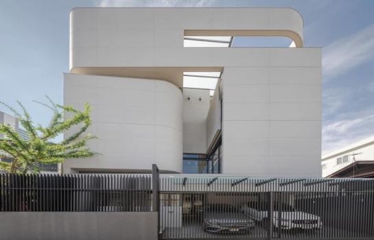 ขายบ้านเดี่ยว 5 ชั้น 55 สาธร ตั้งอยู่ใจกลางเมืองสาทร ซอย 15 เพียงไม่กี่ก้าวถึงสถานี BTS สุรศักดิ์ พื้นที่ใช้สอย 460 ตร.ม.3 ห้องนอน , 4 ห้องน้ำ 1