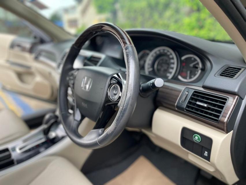 2018 HONDA ACCORD 2.0E auto bookครบ กุญแจครบ 13