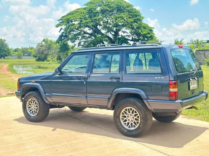 Jeep Cherokee XJ สวยๆ 2