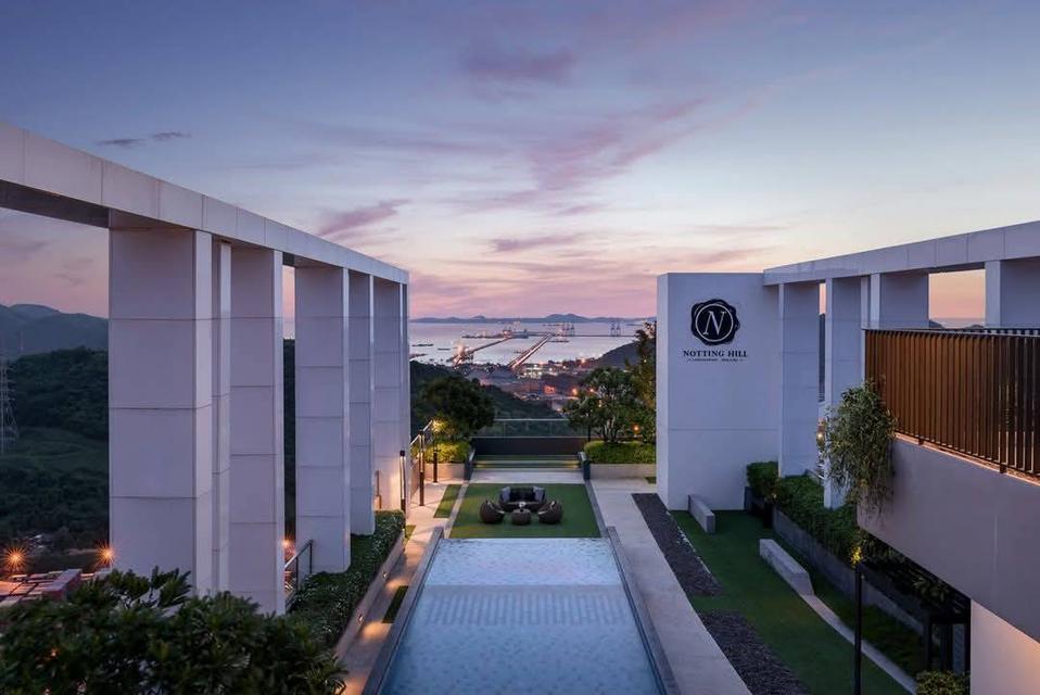 Notting Hill Condo Sriracha 14