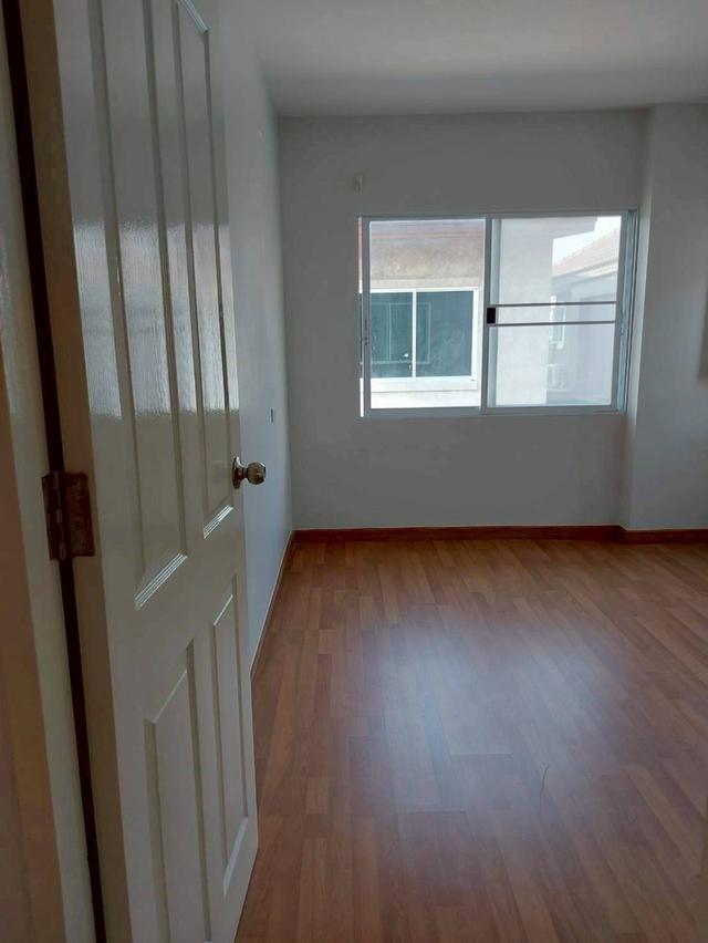 บ้านในหมู่บ้านคันทรีโฮม 10