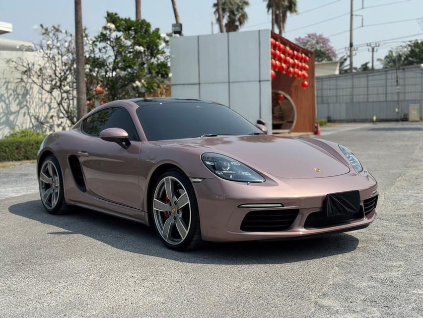 718 Cayman 9