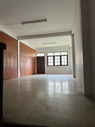 ขายด่วน อาคารพาณิชย์ 2ห้อง สามชั้น ทำเลติดตลาดสดเทศบาลวารินฯ.อุบล 9