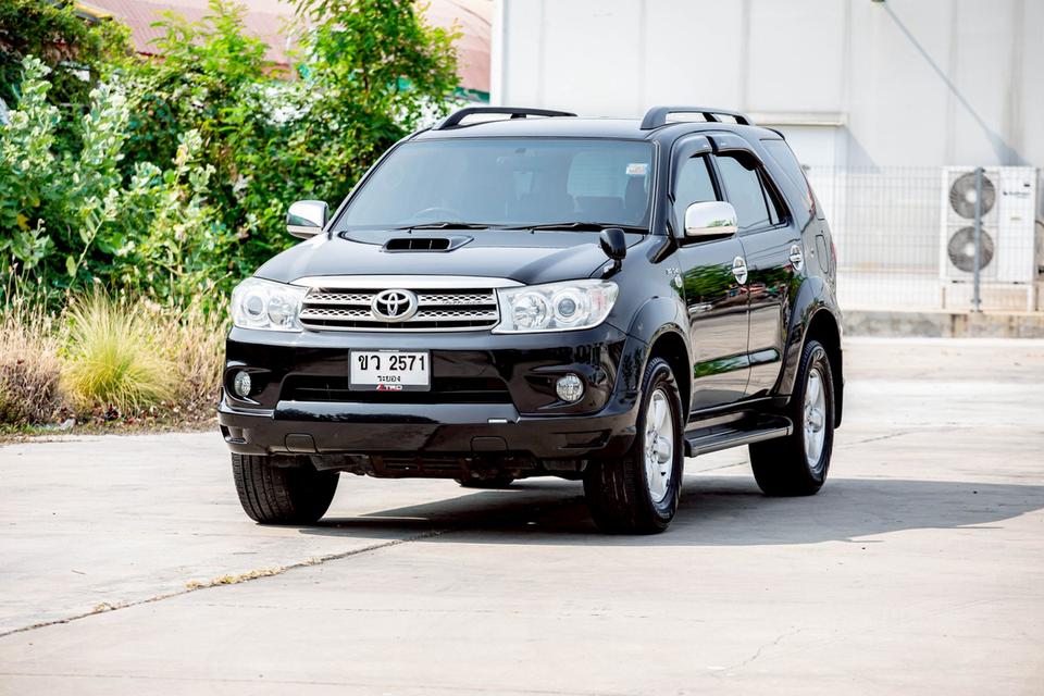 TOYOTA FORTUNER 3.0V สีดำ 2011 เกียร์ออโต้ สวยสภาพดี