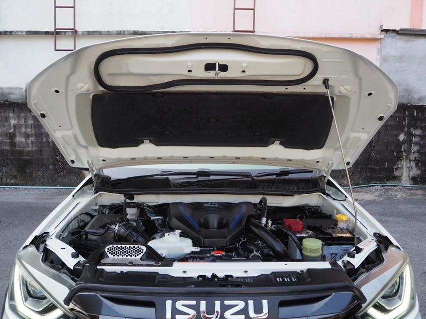 ISUZU D-MAX  V-CROSS CAB-4 3.0 Ddi ZP 4WD M/T ปี 2022 9