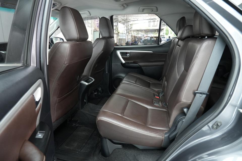 2016 TOYOTA FORTUNER 2.4 V 4WD SUV สีเทา ไมล์ 87553 กม. 17