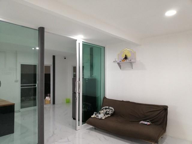 ให้เช่าโกดังพร้อมออฟฟิศ 400 ตร.เมตร และบ้านพักส่วนตัว ทำเลเด่น ซอยลำโพ 31 บางบัวทอง นนทบุรี เหมาะสำหรับธุรกิจที่ต้องการพื้นที่เก็บสินค้าสำนักงาน เดินท 5