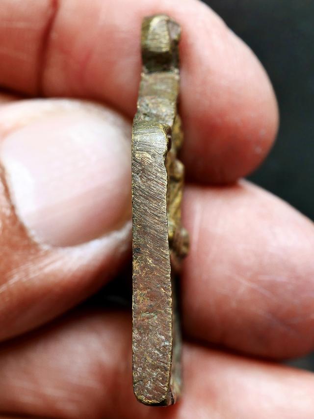 เหรียญหล่อโบราณ พิมพ์แซยิด หลวงปู่รอด วัดบางน้ำวน ปี 2477...เก่า เดิมๆ...สวยแชมป์ รูปที่ 9