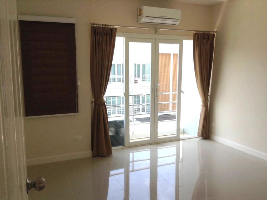 🏡 บ้านทาวน์โฮมสามชั้นในโครงการ ทำเลใกล้โรงเรียนนานาชาติ ตลาด ห้างสรรพสินค้า #เมืองเชียงใหม่ ราคาเพียง 16,000 บาท/เดือน ✨ 三层联排别墅出租 3 卧室 3 卫生间 – 租金 16, 3