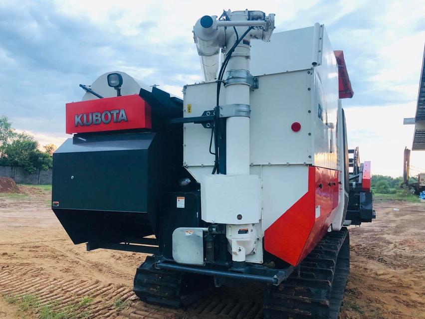 รถเกี่ยวข้าว Kubota 105X 3