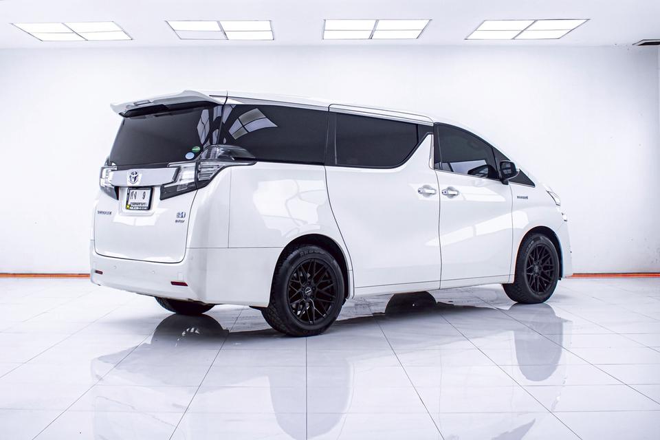 TOYOTA VELLFIRE 2.5 X HYBRID E-FOUR 2017MPV หรู 7 ที่นั่ง ขับ 4 AWD ประตูสไลด์ไฟฟ้า 2 ฝั่ง รูปย่อยที่ 3