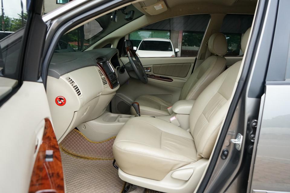 2013 TOYOTA INNOVA 2.0 V 8