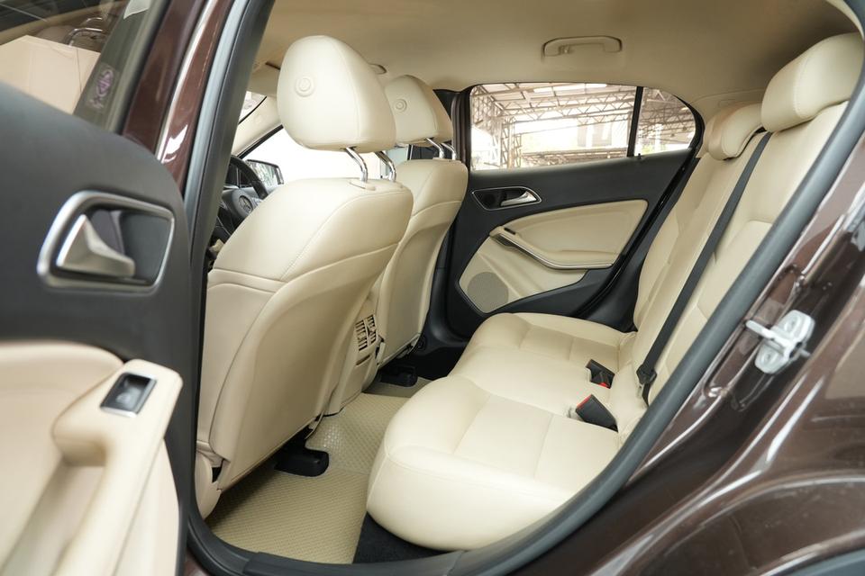 2016 Mercedes-Benz GLA200 W156 1.6 Urban SUV สีน้ำตาล เลขไมล์ 107619 กม. 15