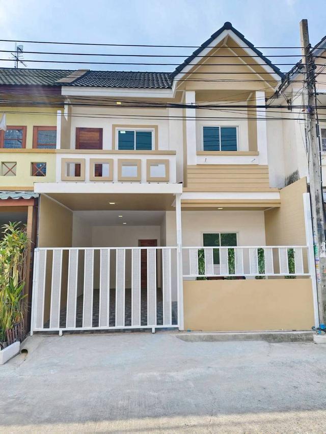 หมู่บ้านลดาสิริ ถนนบ้านกล้วย - ไทรน้อยทาวน์เฮาส์ 2 ชั้น ตกแต่งใหม่ บ้านสวย ทำเลดี ถนนเมน เข้า-ออกสะดวก 2