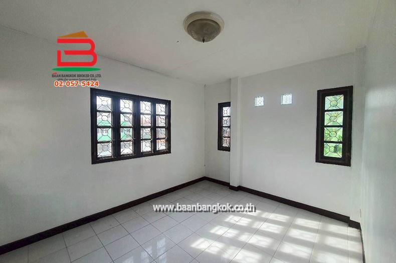 บ้านเดี่ยว หมู่บ้าน เลิศอุบล กม.6 (ซ.รามอินทรา 65 แยก 2-4) เนื้อที่ 74.4 ตรว. ถนนรามอินทรา แขวงท่าแร้ง เขตบางเขน กรุงเทพมหานคร 9