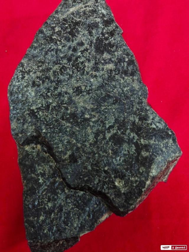 ของโบราณหายากมี 2 ก้อน