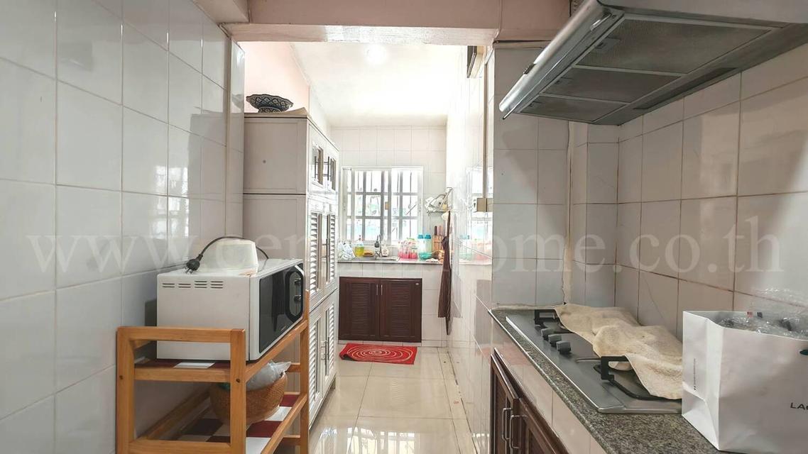 ทาวน์เฮ้าส์ 2 ชั้นครึ่ง สรานนท์ ติวานนท์ - ปากเกร็ด หลังมุม 13