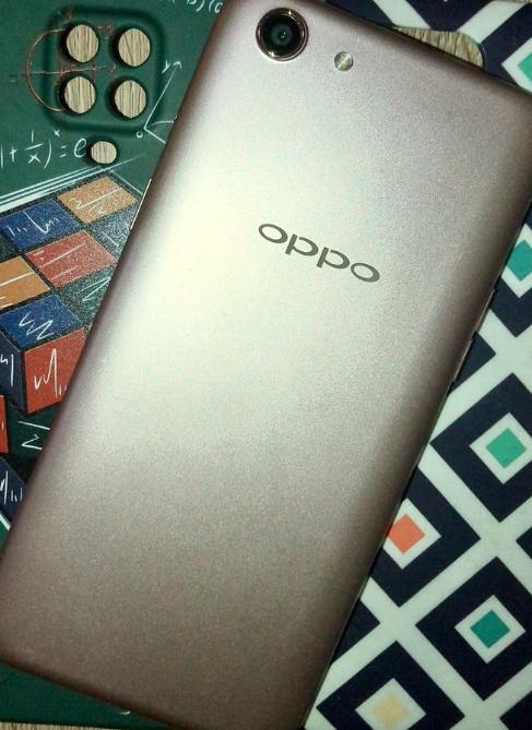 Oppo A83 สีทอง 2