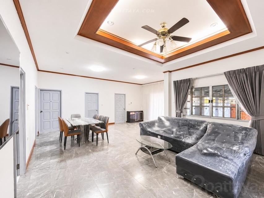 Pool Villa for Rent in View Point Jomtien3-bedroom single-storey house with private pool and spacious parking.Rental Price: 65,000 THB/month 6