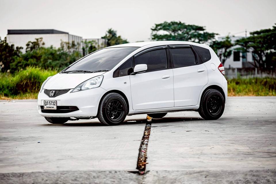 รหัสรถ GT5732 Honda Jazz 1.5 S ปี 2010 สีขาว รูปที่ 3