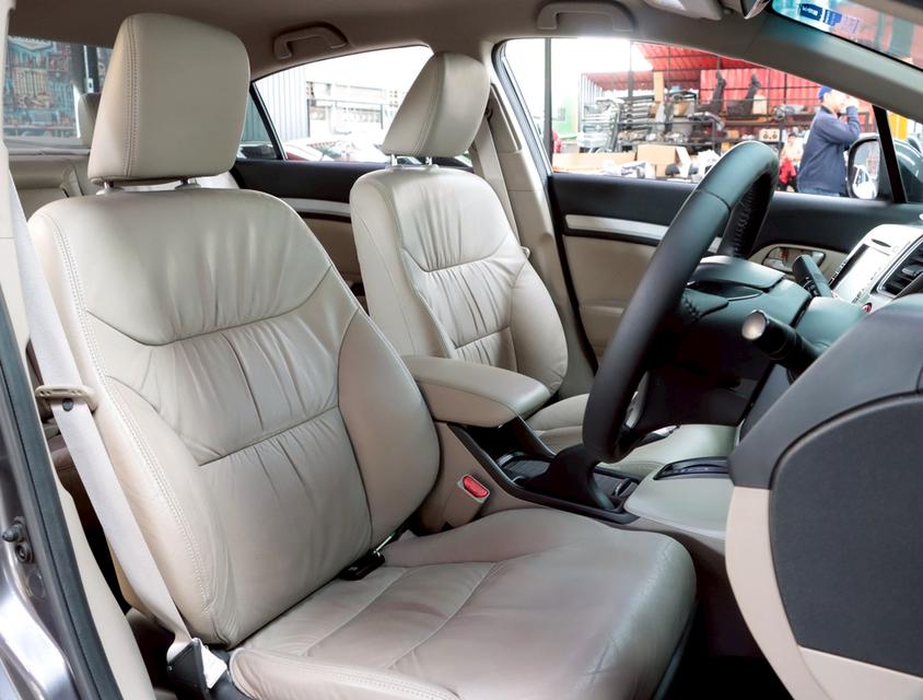 HONDA CIVIC FB 1.8 ES i-VTEC ปี2015ออพชั่นแน่นเต็มคัน ตัวท็อปสุดในรุ่น 12