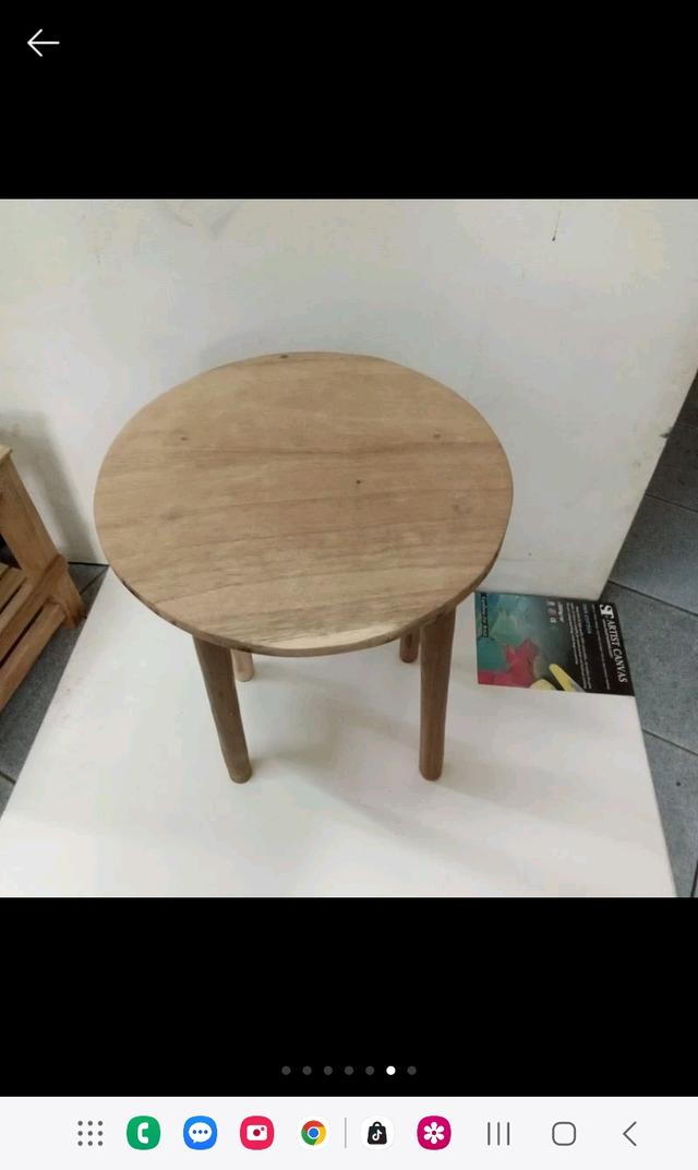 โต๊ะไม้ทรงกลมสี่ขา 3