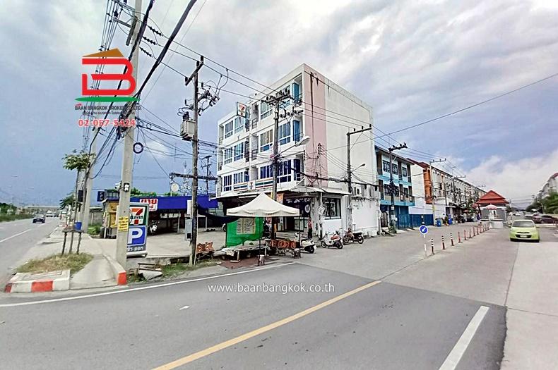ทาวน์เฮาส์ หมู่บ้านฉัตรณรงค์ วิลล่า 5 เนื้อที่ 16 ตร.ว (สามแยกไฟแดง ถนนเส้นปท. 3004) ตำบลบึงคำพร้อย อำเภอลำลูกกา ปทุมธานี 12