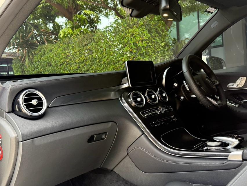 2020 BENZ GLC 250 COUPE รถมือเดียวออกป้ายแดง รถวิ่งน้อย เข้าศูนย์ทุกระยะ รถไม่เคยมีอุบัติเหตุครับ 11