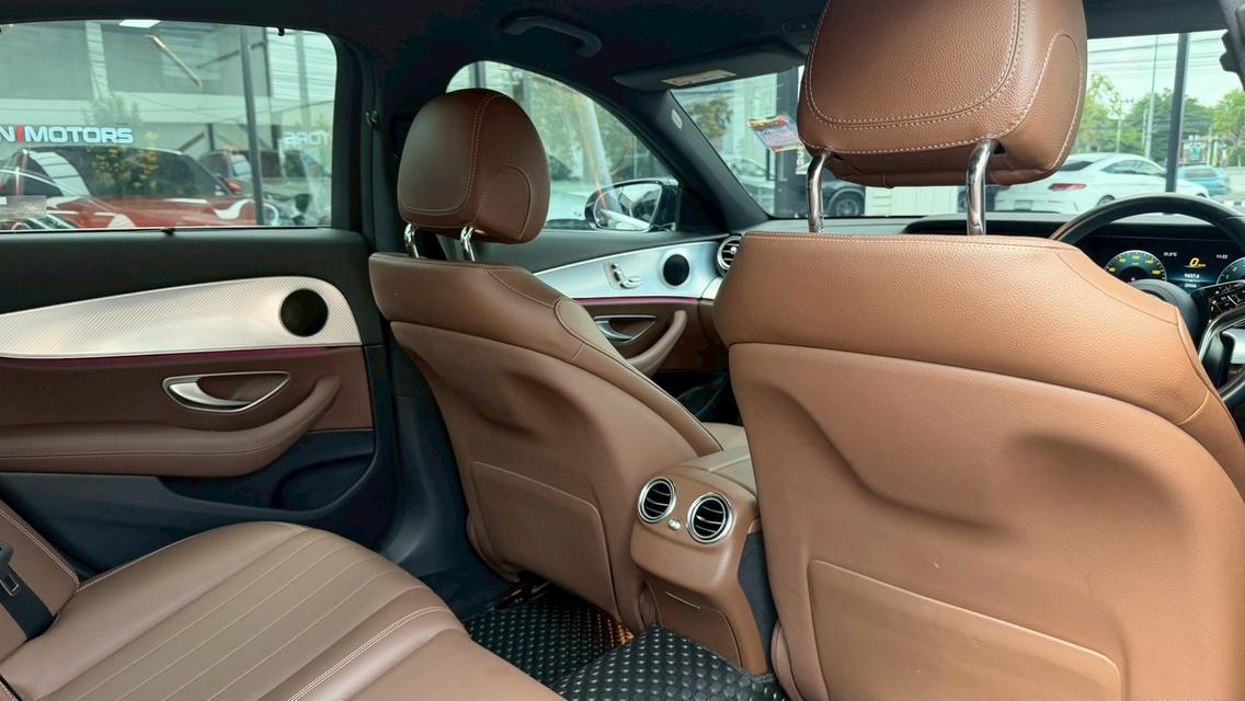 Mercedes-Benz E300e Avantgarde Facelift 2024 สีดำ มีไฟแนนซ์เหลือเปลี่ยนสัญญาผ่อนต่อได้ไม่ต้องใช้เงินออกรถ รูปที่ 15