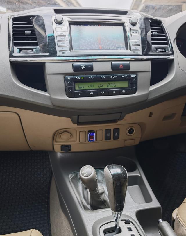 Toyota Fortuner 3.0 V Auto 4WD ปี 2013  6