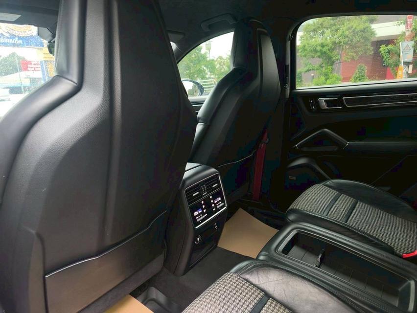รหัสรถ KPV39 2024 PORSCHE CAYENNE Lightweight Sports Package COUPE E - HYBRID 11