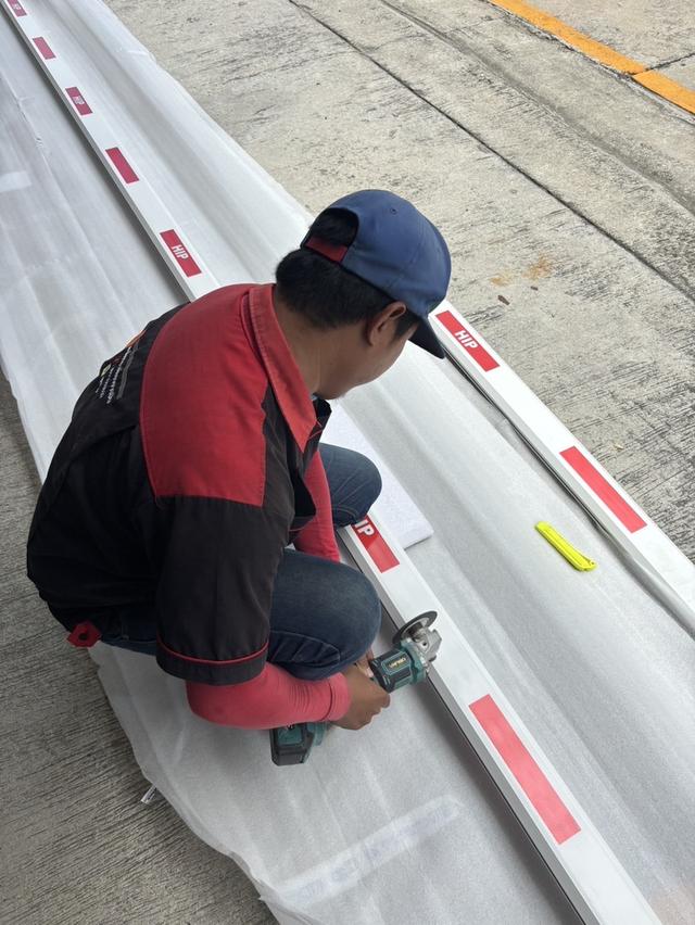 ไม้กั้นเข้าออกหมู่บ้านชลบุรี ไม้กั้นรถยนต์ชลบุรี 063-4422007 ไม้แขนกั้นรถยนต์พานทอง นาป่า ดอนหัวฬ่อ บ่อทอง บ้านบึง 6