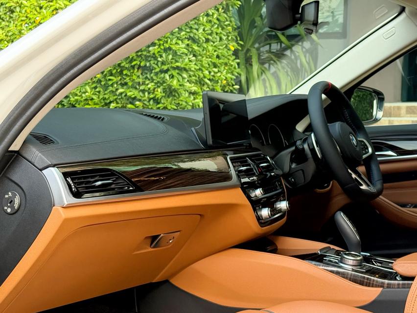 2018 BMW 520D G30 รถมือเดียวออกป้ายแดง รถออกศูนย์ BMW THAILAND รถวิ่งน้อย เข้าศูนย์ตรงระยะ รถไม่มีอุบัติเหตุครับ รูปที่ 12