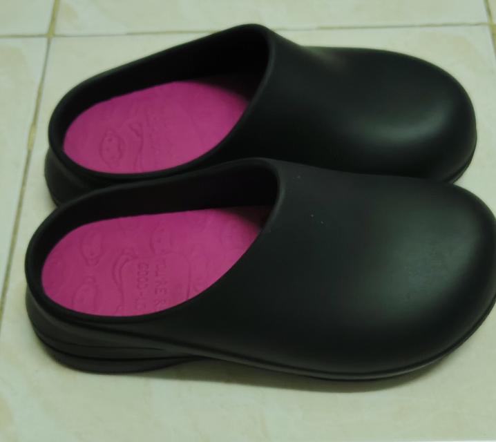ขายรองเท้า Clogs พี้นนุ่ม (สีดำ-ชมพู)