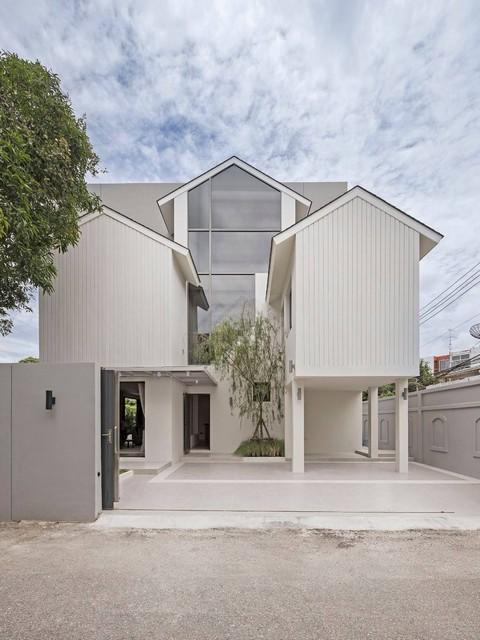 ให้เช่าบ้านเดี่ยว 3 ชั้นหลังมุม 300 ตรม. สุขุมวิท71 ปรีดีพนมยงค์14 Modern Style รีโนเวทใหม่ เดินทางสะดวก ใกล้ BTS พระโขน 1