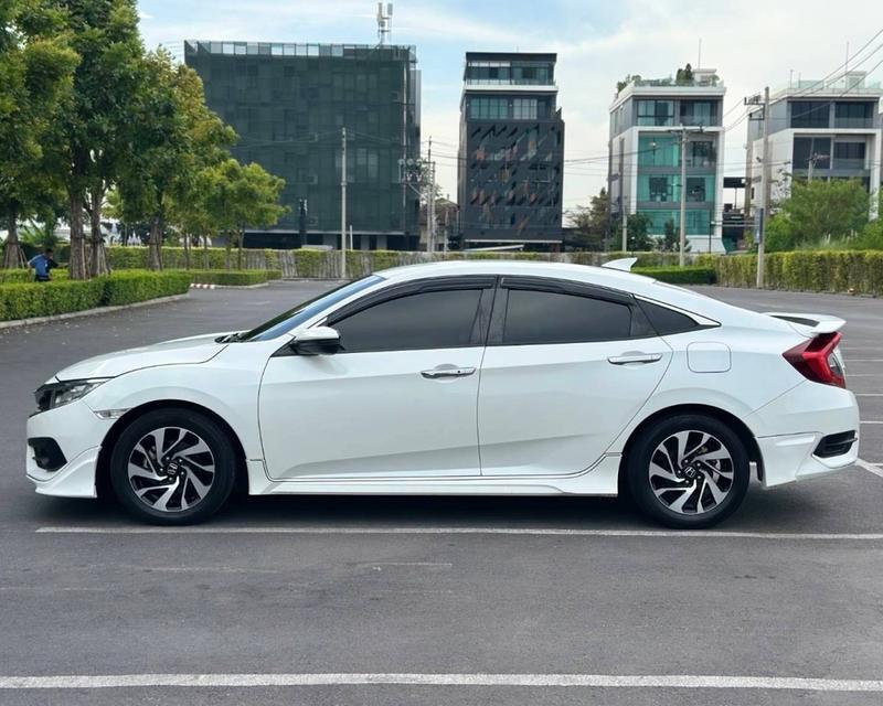 Honda Civic FC 1.8 EL เกียร์ Auto สีขาว ปี2018 รหัส QT7560 4