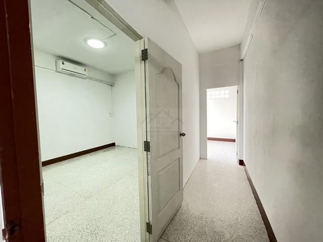 ให้เช่าทาวน์เฮาส์ 4 ชั้น ใจกลางห้วยขวาง 7 ห้องนอน ใกล้ MRT สุทธิสาร เดินเพียง 5 นาที