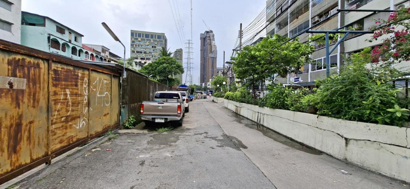 ขายทาวน์เฮ้าส์ 3ชั้น ซอยลาดพร้าว 1 แยก 3 ใกล้ห้างยูเนี่ยนมอลล์,MRT พหลโยธิน และBTS เซ็นทรัลลาดพร้าว พื้นที่ 19 ตรว. แปลงริม ขายถูกเพียง 6 ล้าน ทำเลดี 5