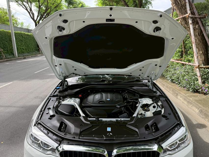 BMW 520 d M-Sport ปี 20 สีขาว ดีเซล ไมล์น้อยสุดในตลาด 40000 โลแท้ๆ หาไม่ได้แล้ว มือเดียว สภาพเหมือนป้ายแดง 9